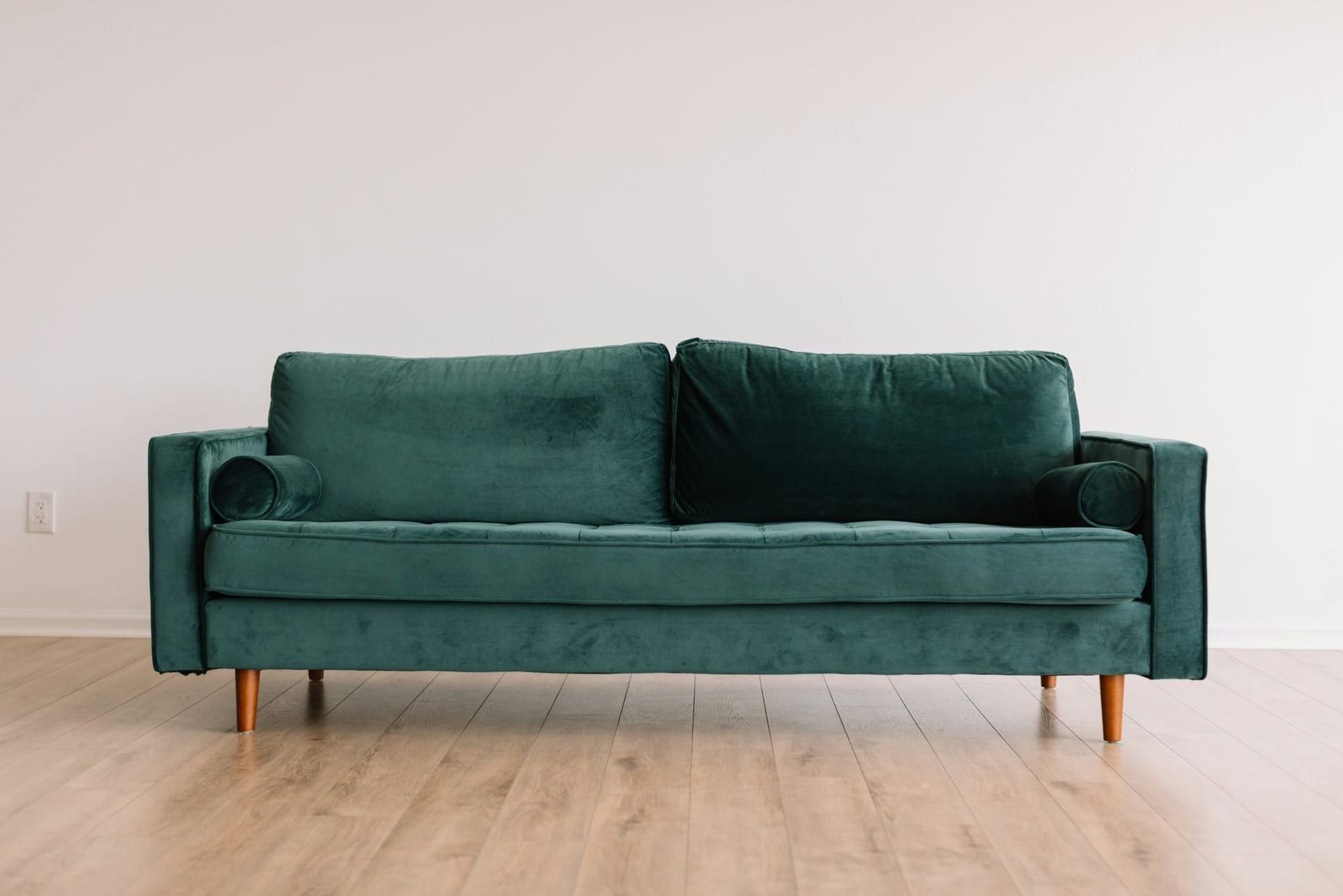 Leather vs Fabric Sofas: Which Should You Buy?