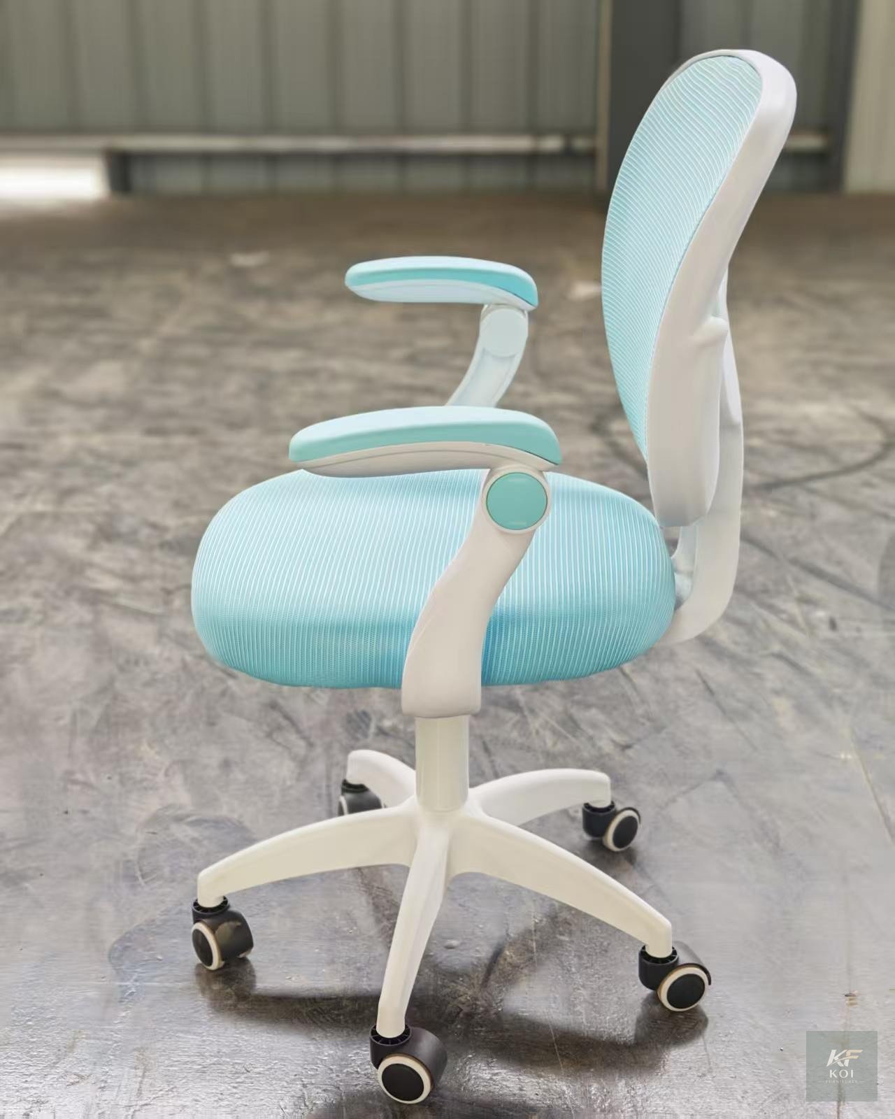 White Executive Chair, white executive office chair, executive office chair, white office chair, ergonomic executive chair, luxury office chair, premium executive chair, high-back office chair, execut
