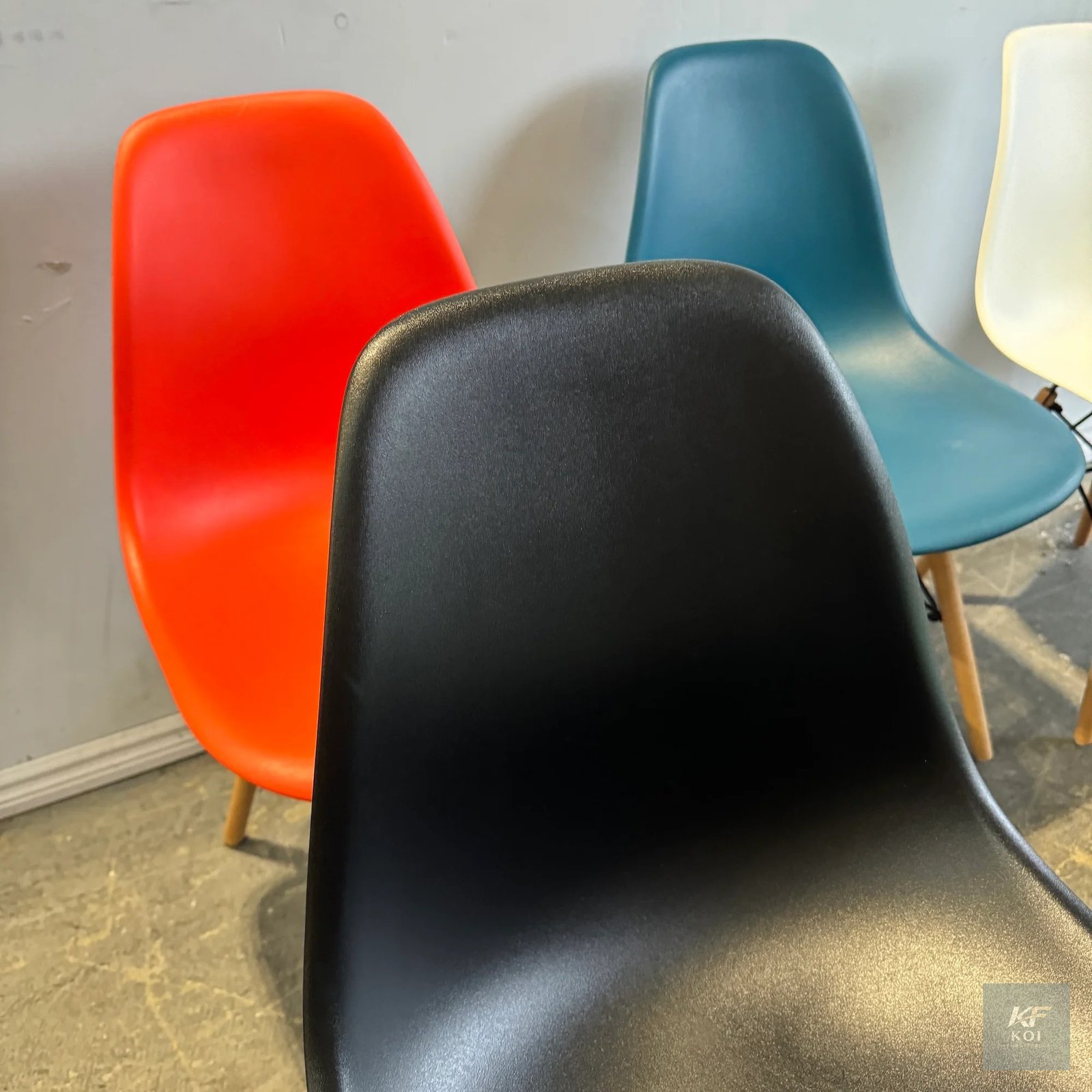 Eames-style modern dining chairs, Eames-style dining chair, modern dining chairs, Eames inspired chair, Eames inspired dining chair, contemporary dining chair, minimalist dining chair, modern kitchen