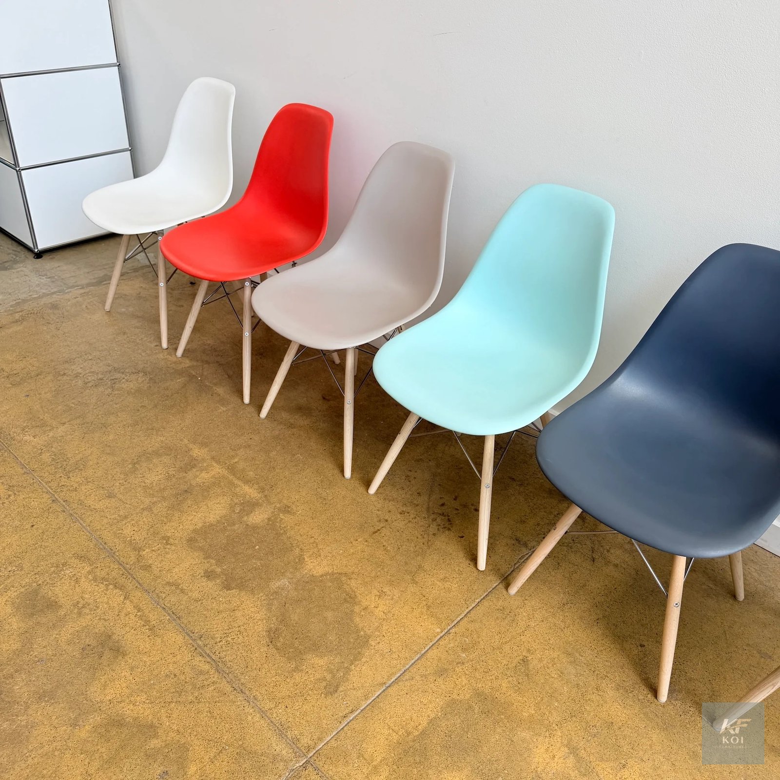 Eames-style modern dining chairs, Eames-style dining chair, modern dining chairs, Eames inspired chair, Eames inspired dining chair, contemporary dining chair, minimalist dining chair, modern kitchen