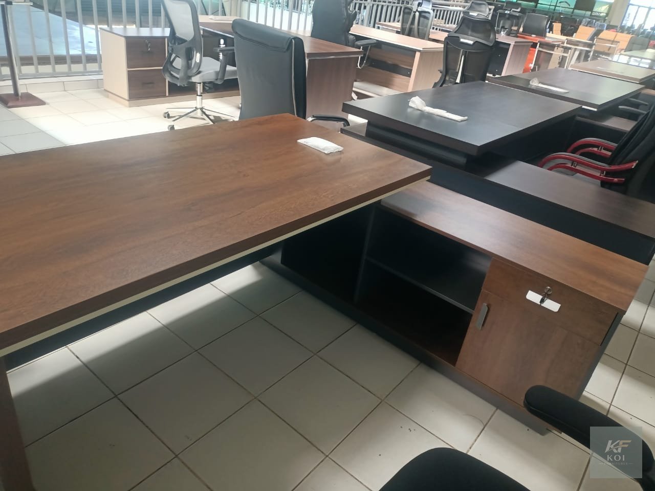 modern L-shaped executive office desk, L-shaped executive desk, L-shaped office desk, modern executive desk, executive workstation, corner office desk, L-shaped workstation Kenya, executive office des