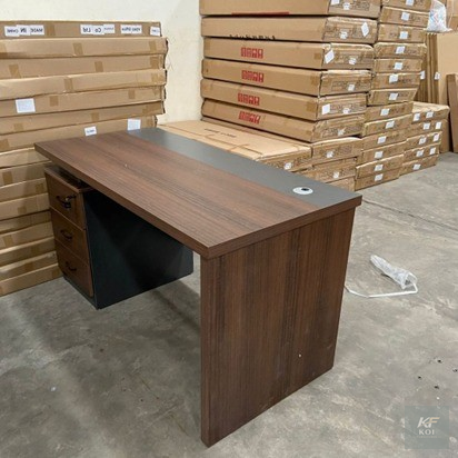 1.4M wooden executive office desk, 1.4M executive desk Kenya, 1.4-meter wooden office desk, wooden executive desk Nairobi, modern executive office desk, premium wooden office desk Kenya, executive woo